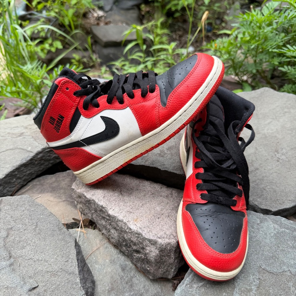 Nike Air Jordan 1 Retro High Rare Air Bred Red Black White 705300-600 Kids‎ 6Y